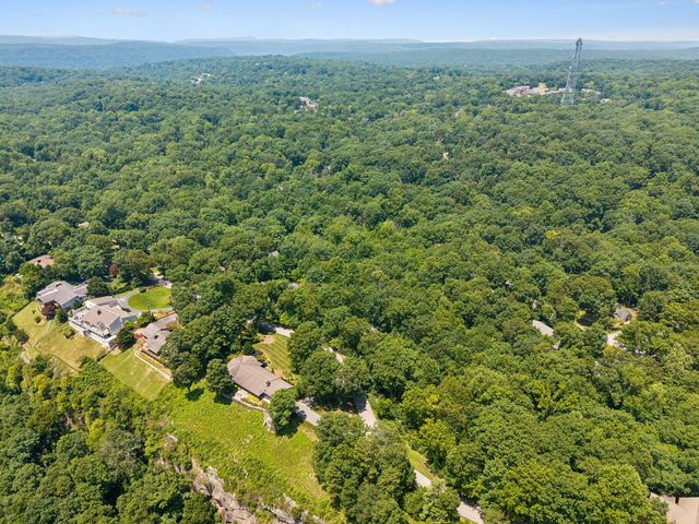 501 N Palisades Drive, Signal Mountain, TN 37377