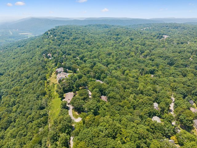 501 N Palisades Drive, Signal Mountain, TN 37377