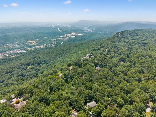 501 N Palisades Drive, Signal Mountain, TN 37377