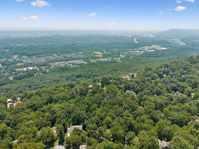 501 N Palisades Drive, Signal Mountain, TN 37377