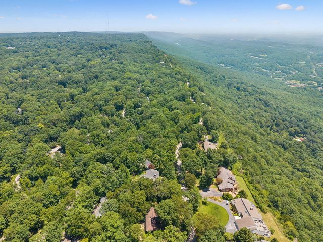 501 N Palisades Drive, Signal Mountain, TN 37377