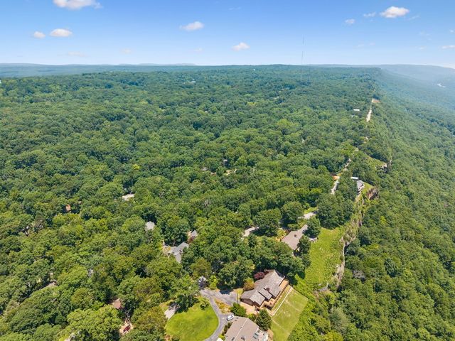 501 N Palisades Drive, Signal Mountain, TN 37377