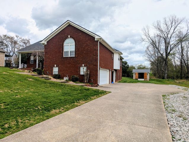 1021 Bending Chestnut Dr, Lebanon, TN 37087