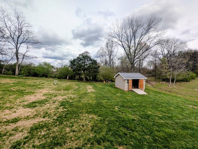 1021 Bending Chestnut Dr, Lebanon, TN 37087