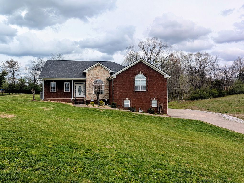 1021 Bending Chestnut Dr, Lebanon, TN 37087