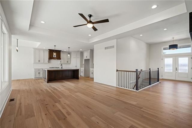 25010 W 89th Terrace, Lenexa, KS 66227