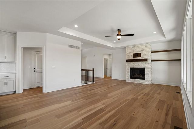 25010 W 89th Terrace, Lenexa, KS 66227