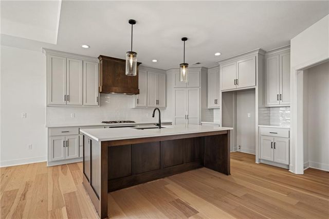 25010 W 89th Terrace, Lenexa, KS 66227