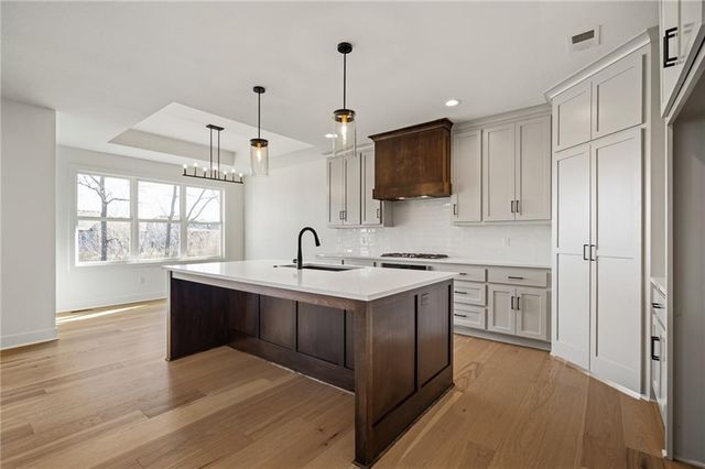 25010 W 89th Terrace, Lenexa, KS 66227