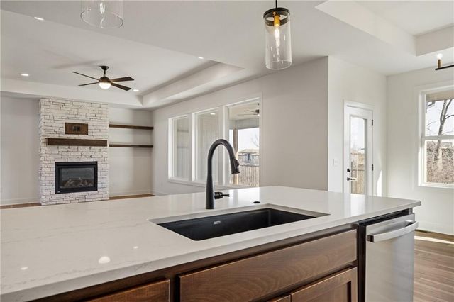 25010 W 89th Terrace, Lenexa, KS 66227