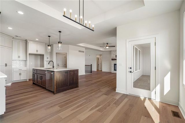 25010 W 89th Terrace, Lenexa, KS 66227