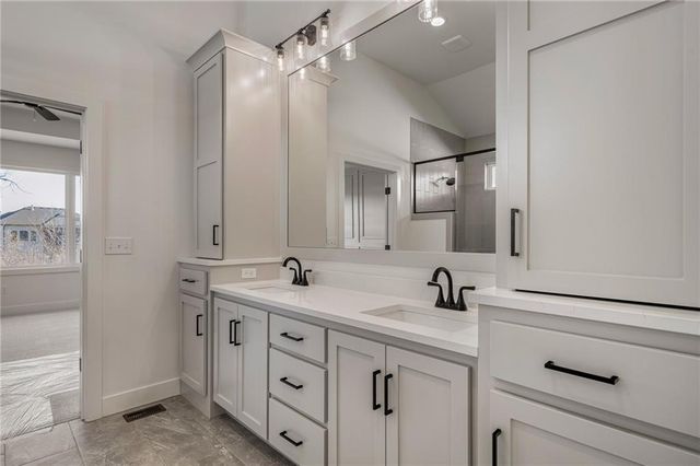 25010 W 89th Terrace, Lenexa, KS 66227