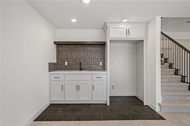 25010 W 89th Terrace, Lenexa, KS 66227