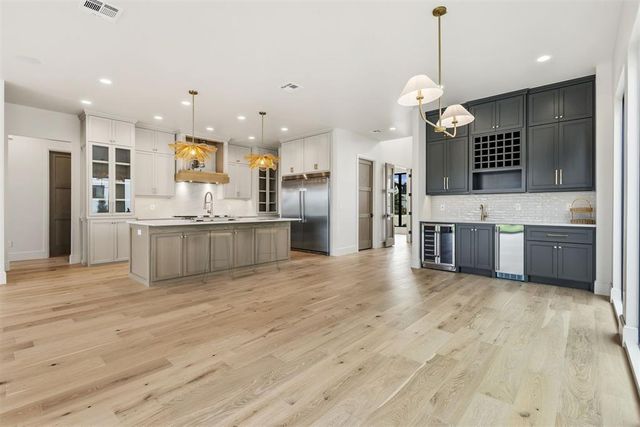 2009 Colonial Way, Edmond, OK 73025