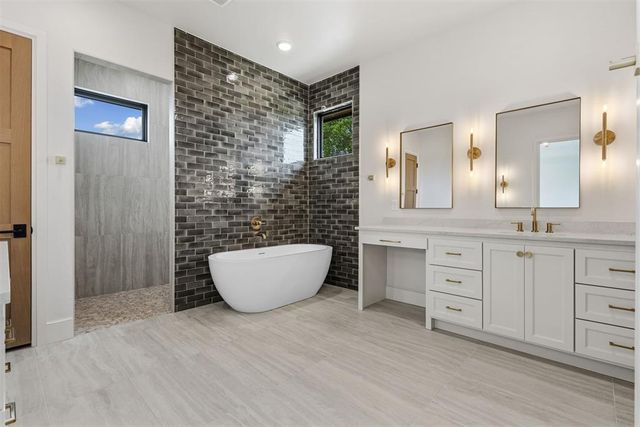 2009 Colonial Way, Edmond, OK 73025