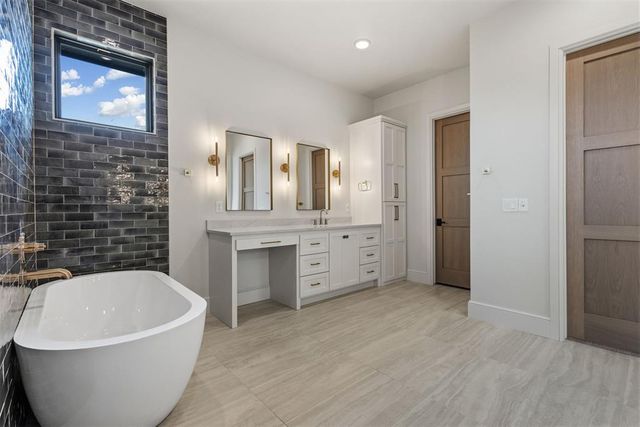 2009 Colonial Way, Edmond, OK 73025
