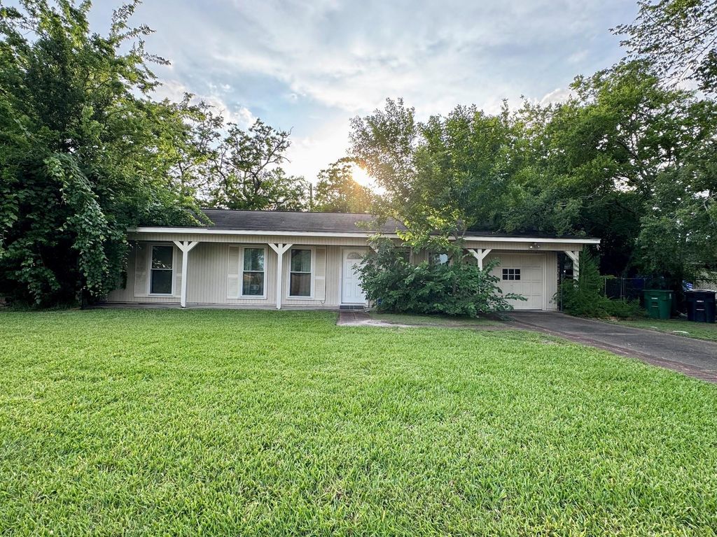 3917 Willow Springs Lane, Houston, TX 77080