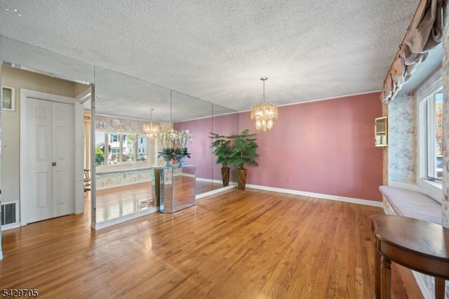 43 Elm Hill Rd, Clifton City, NJ 07013