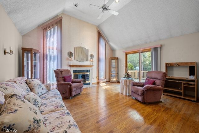 43 Elm Hill Rd, Clifton City, NJ 07013