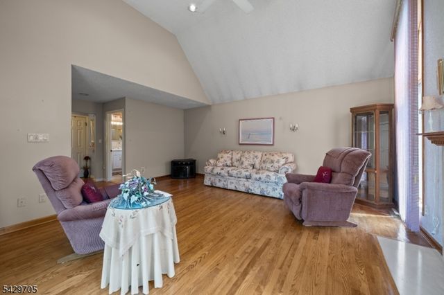 43 Elm Hill Rd, Clifton City, NJ 07013