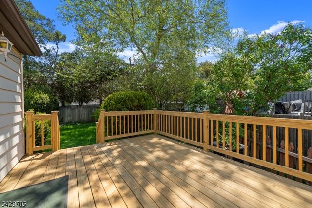 43 Elm Hill Rd, Clifton City, NJ 07013