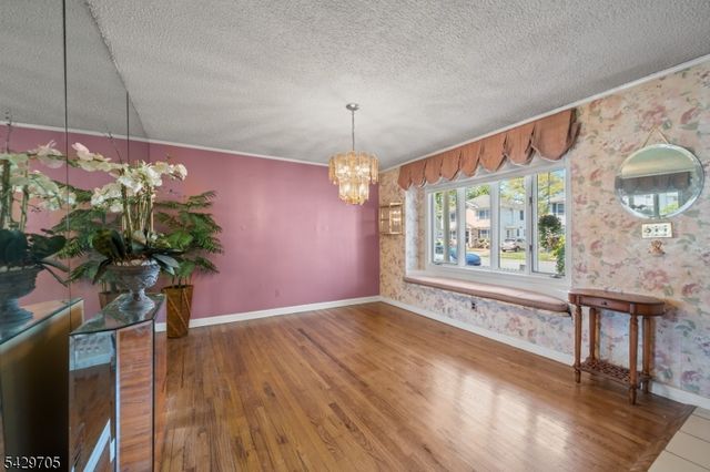 43 Elm Hill Rd, Clifton City, NJ 07013
