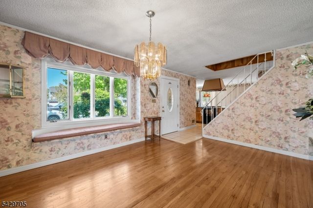 43 Elm Hill Rd, Clifton City, NJ 07013