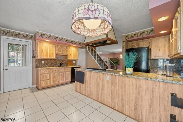 43 Elm Hill Rd, Clifton City, NJ 07013