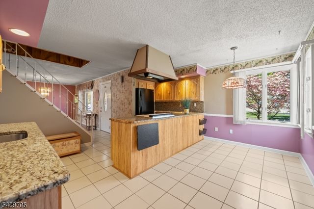 43 Elm Hill Rd, Clifton City, NJ 07013