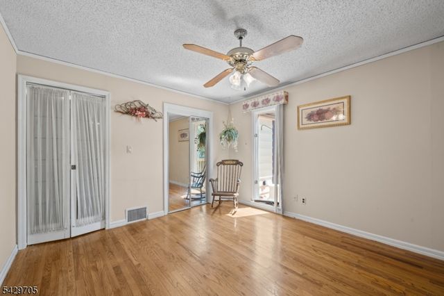 43 Elm Hill Rd, Clifton City, NJ 07013