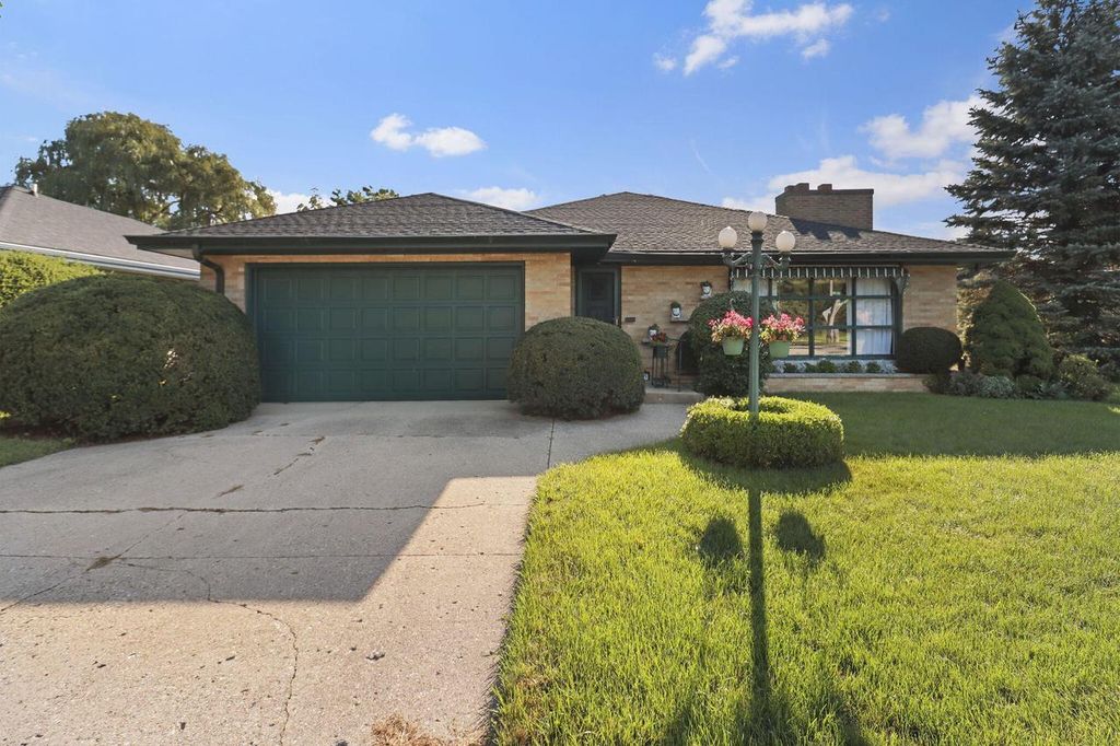 7769 3rd AVENUE, Kenosha, WI 53143