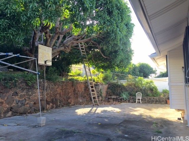 2207 St Louis Drive, Honolulu, HI 96822