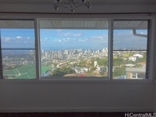2207 St Louis Drive, Honolulu, HI 96822