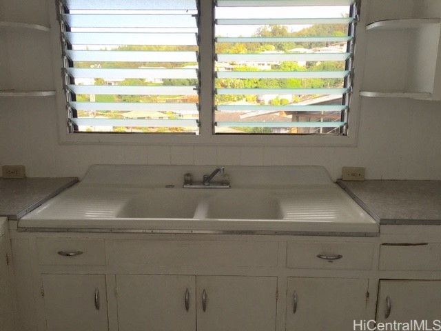 2207 St Louis Drive, Honolulu, HI 96822