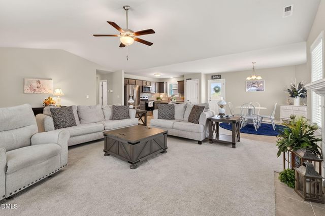 25 Cornfield Lane, Benson, NC 27504