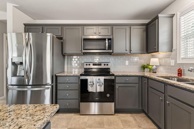 25 Cornfield Lane, Benson, NC 27504