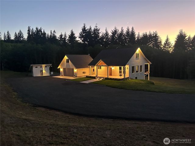 188 Sparrow Lane, Castle Rock, WA 98611