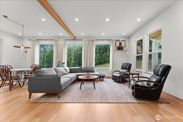 188 Sparrow Lane, Castle Rock, WA 98611