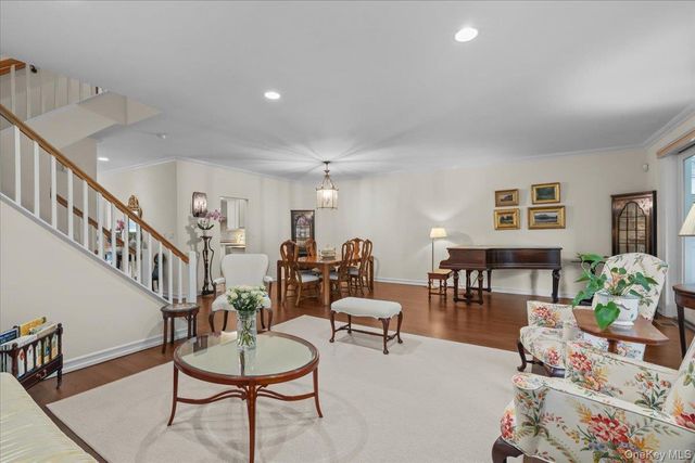 18 Brookview Drive, Pleasantville, NY 10570