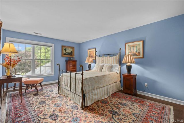 18 Brookview Drive, Pleasantville, NY 10570