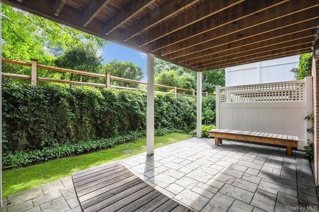 18 Brookview Drive, Pleasantville, NY 10570