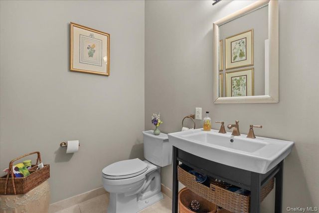 18 Brookview Drive, Pleasantville, NY 10570