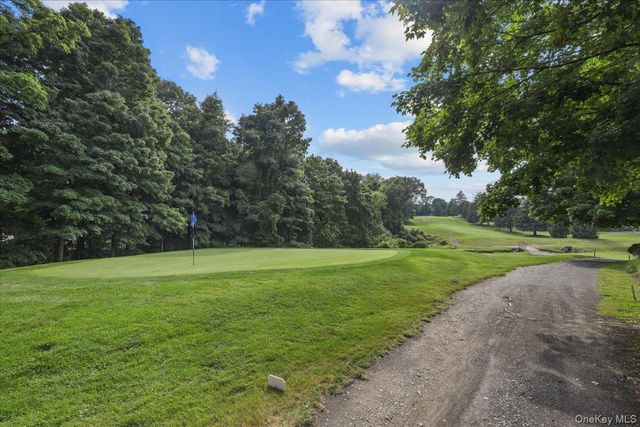 18 Brookview Drive, Pleasantville, NY 10570