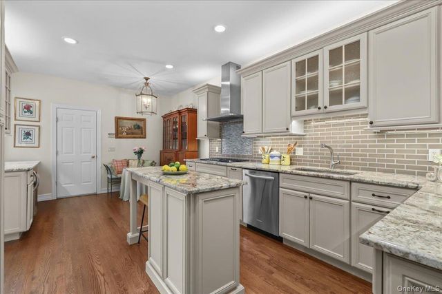18 Brookview Drive, Pleasantville, NY 10570
