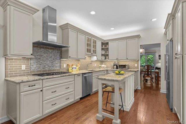 18 Brookview Drive, Pleasantville, NY 10570