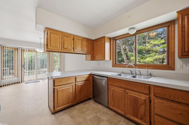 2514 Portobello Drive, Troy, MI 48083