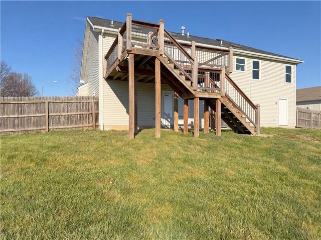 709 Woodland Circle, Grain Valley, MO 64029