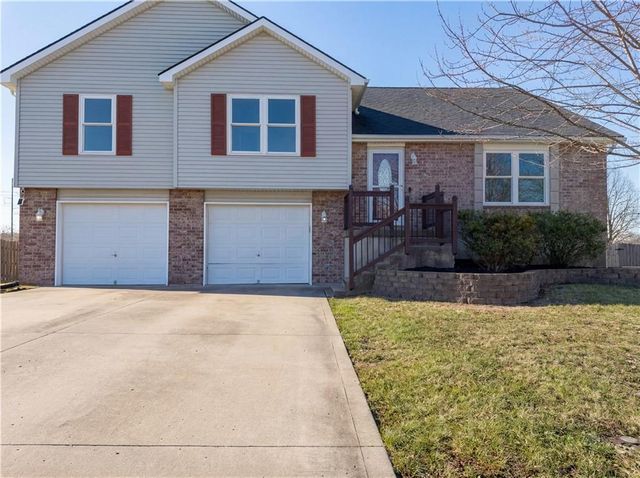 709 Woodland Circle, Grain Valley, MO 64029