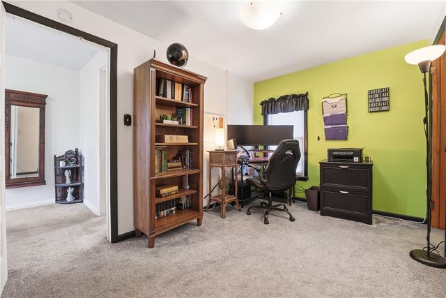 16 S 9th St, Sharpsville, PA 16150