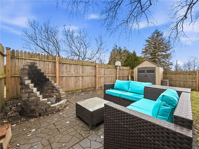 16 S 9th St, Sharpsville, PA 16150